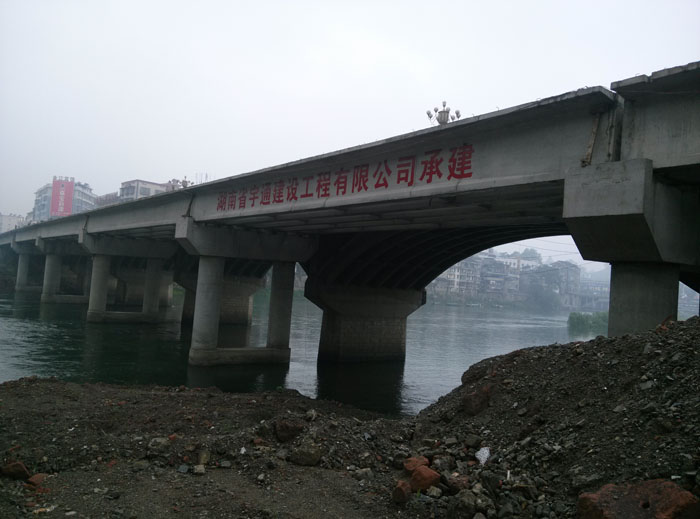 懷化市新晃大橋加寬工程施工現(xiàn)場掠影