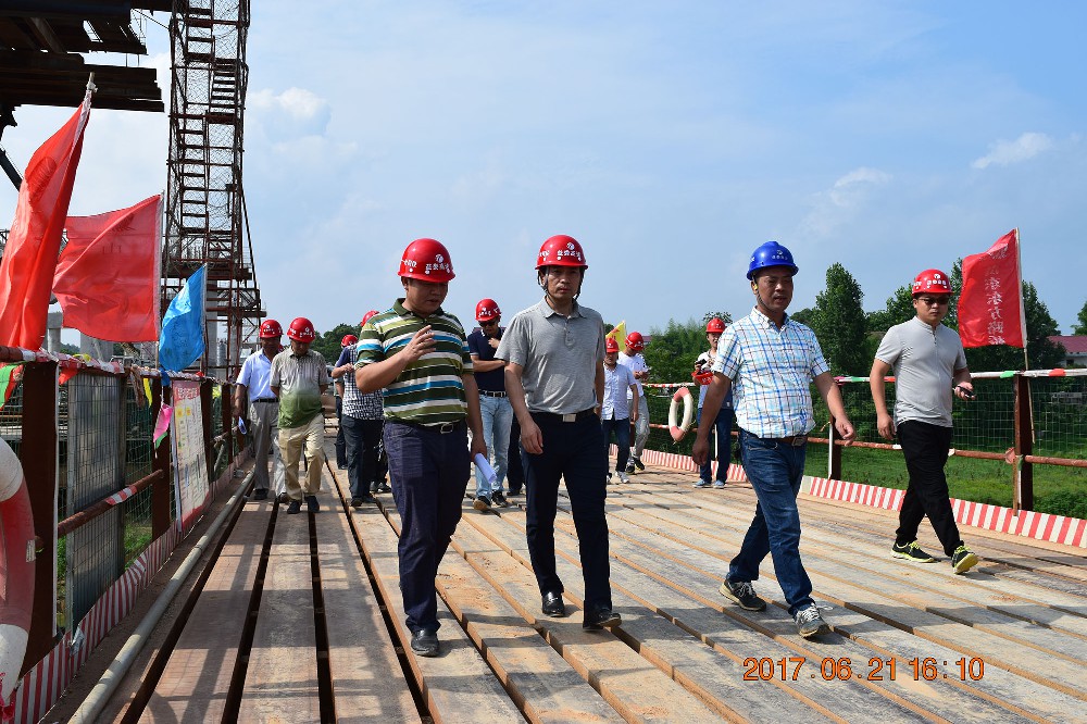 舒行鋼副廳長蒞臨益婁高速公路第十一合同段調(diào)研，視察工程進展