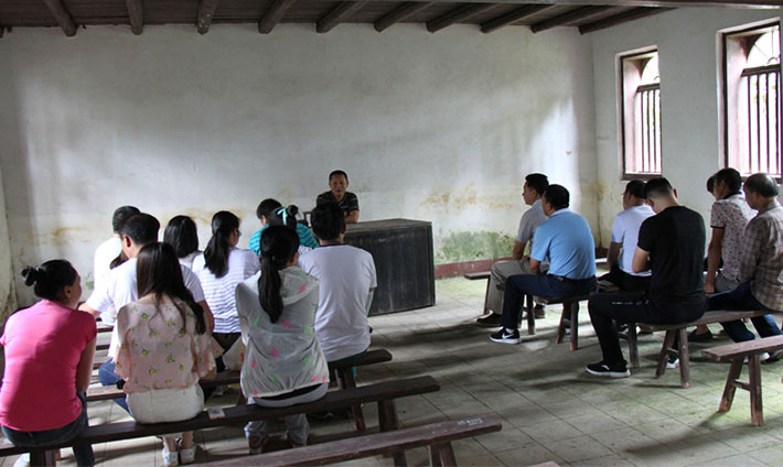 重溫黨的教育，學(xué)習(xí)黨的路線，鑄煉黨建之魂